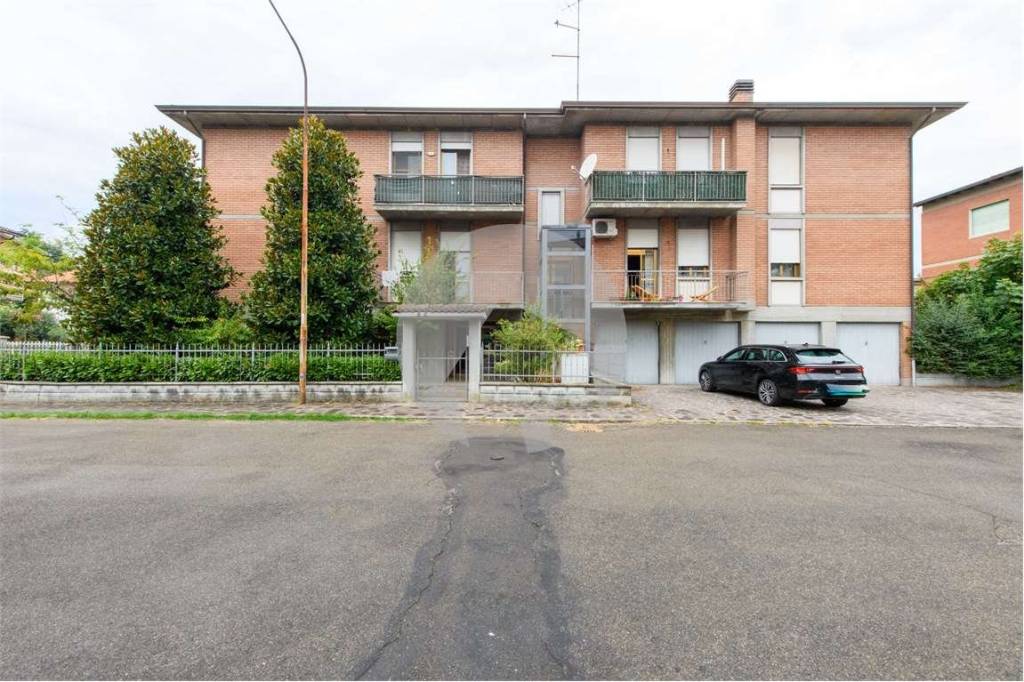 Casa Indipendente in vendita a Reggio nell'Emilia via Valcavi, 6