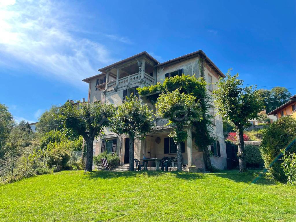 Casa Indipendente in vendita ad Alta Valle Intelvi via Romeo Lanfranconi