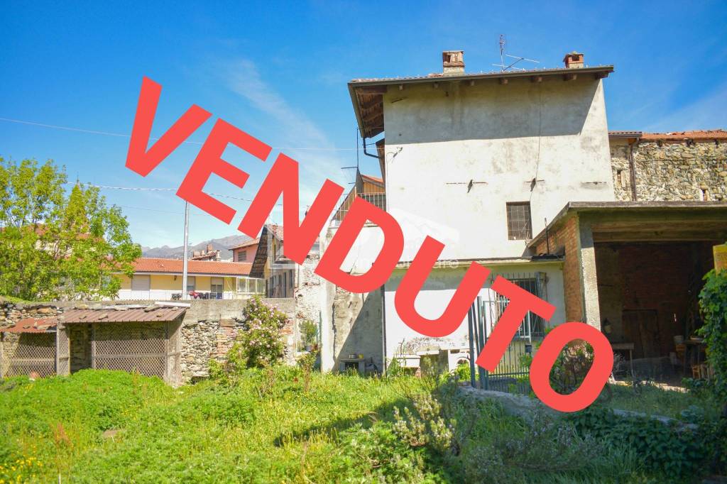 Casa Indipendente in vendita a Sant'Ambrogio di Torino via Umberto I, 85