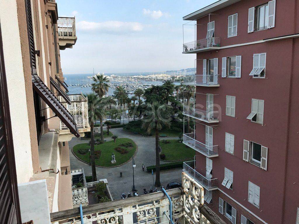 Appartamento in in vendita da privato a La Spezia viale Giuseppe Mazzini, 47