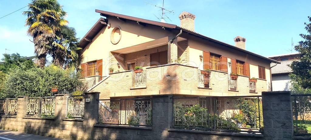 Villa in vendita a Solaro via Vallone