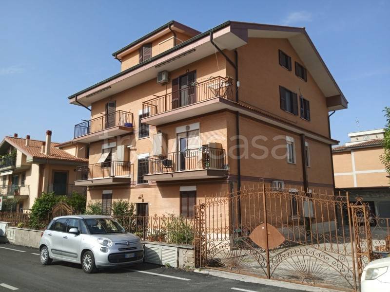 Appartamento in vendita a Guidonia Montecelio via Vittorio Alfieri