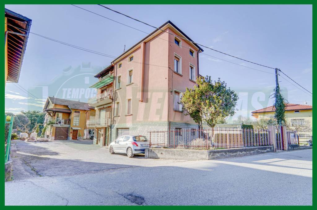 Villa Bifamiliare in vendita a Sangiano via Giuseppe Verdi, 9