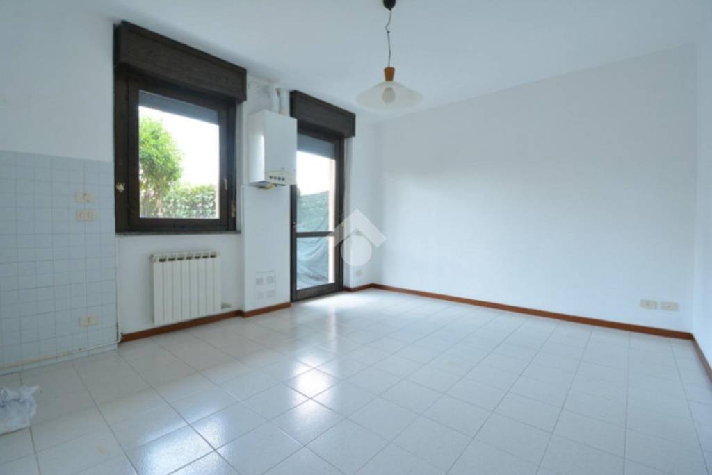 Appartamento in vendita a Cornate d'Adda via Giorgio Ambrosoli, 4