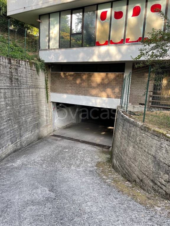 Garage in vendita ad Avellino via Domenico De Venuta, 10