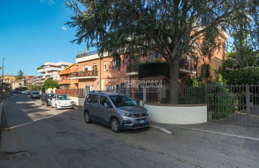 Appartamento in vendita a Roma via Segrate 20