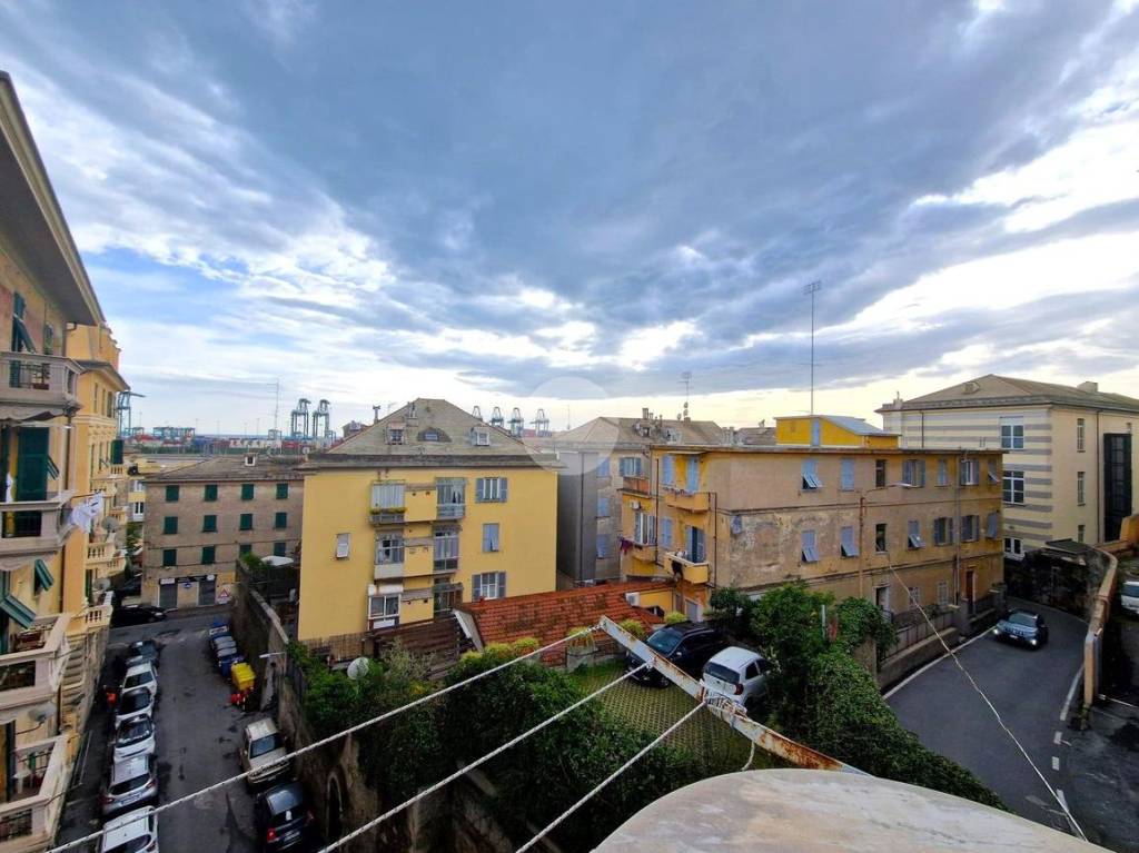 Appartamento in vendita a Genova via Rovereto, 4