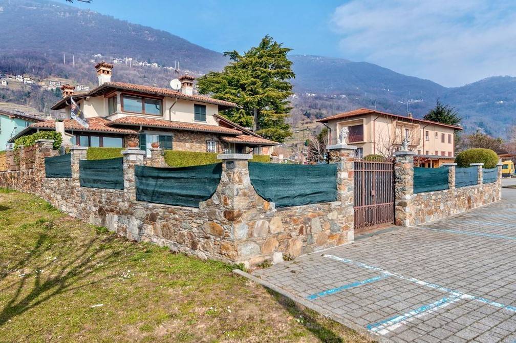 Villa in vendita a Gera Lario via al Pontile, 2