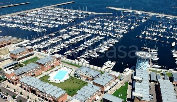 Negozio in vendita a Ravenna porto turistico marinara