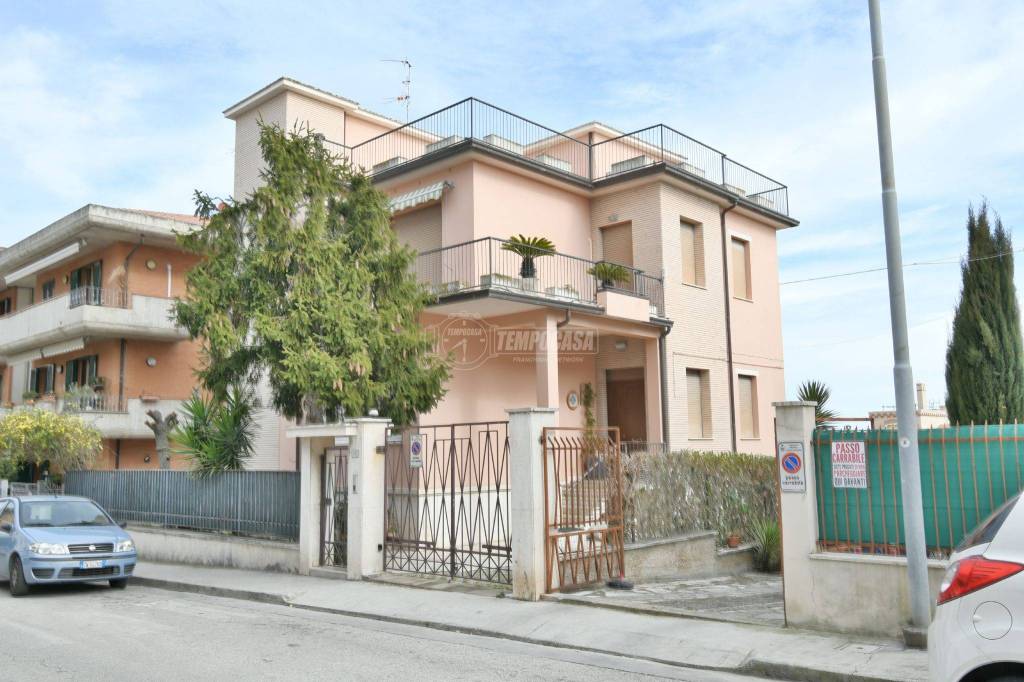 Casa Indipendente in vendita a Porto Sant'Elpidio via adige