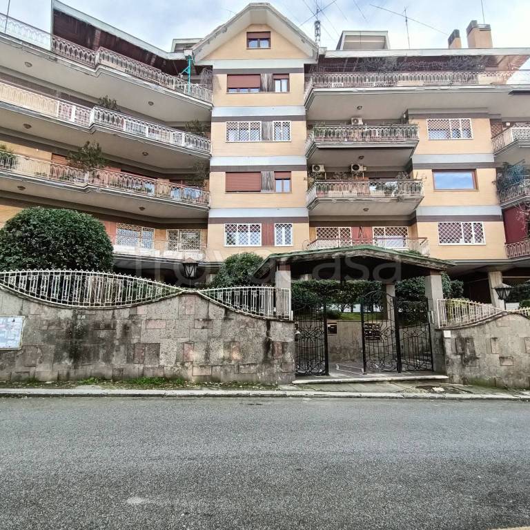 Appartamento in vendita a Roma via Giuseppe Cesare Abba, 8