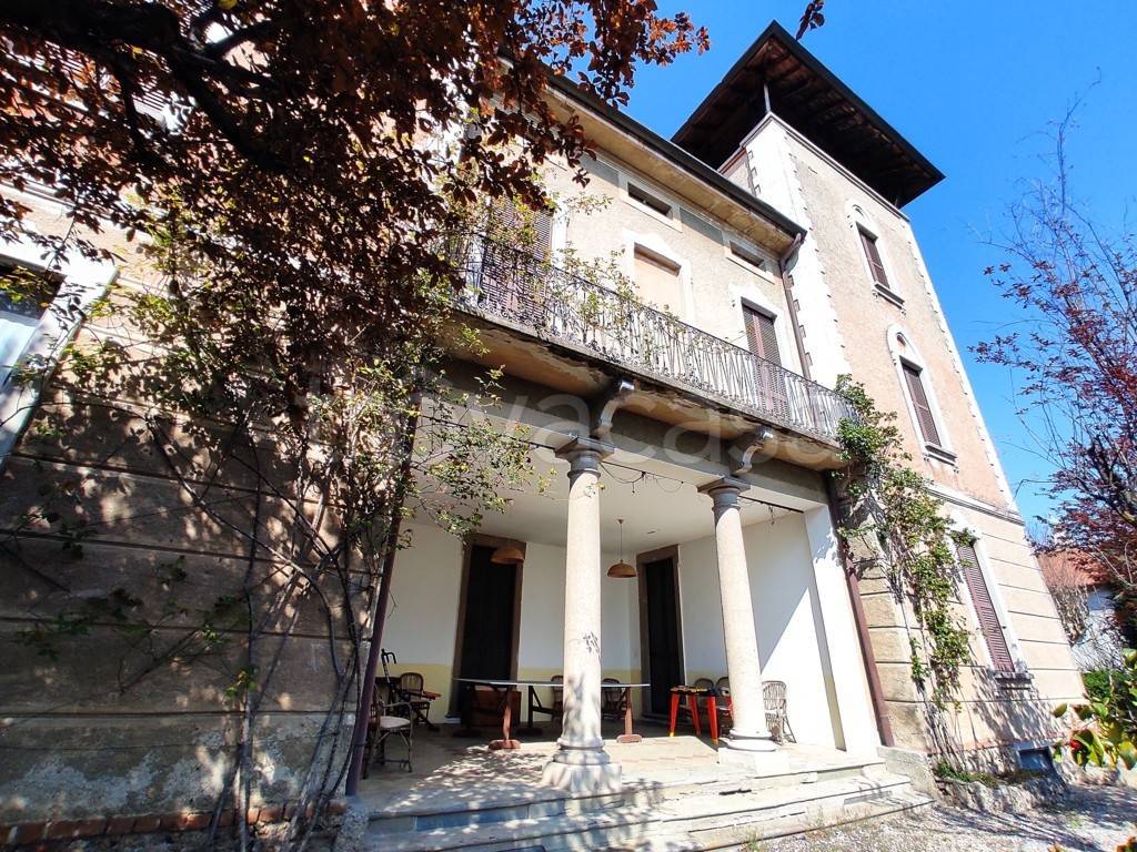 Villa in vendita a Inverigo via Trieste, 22