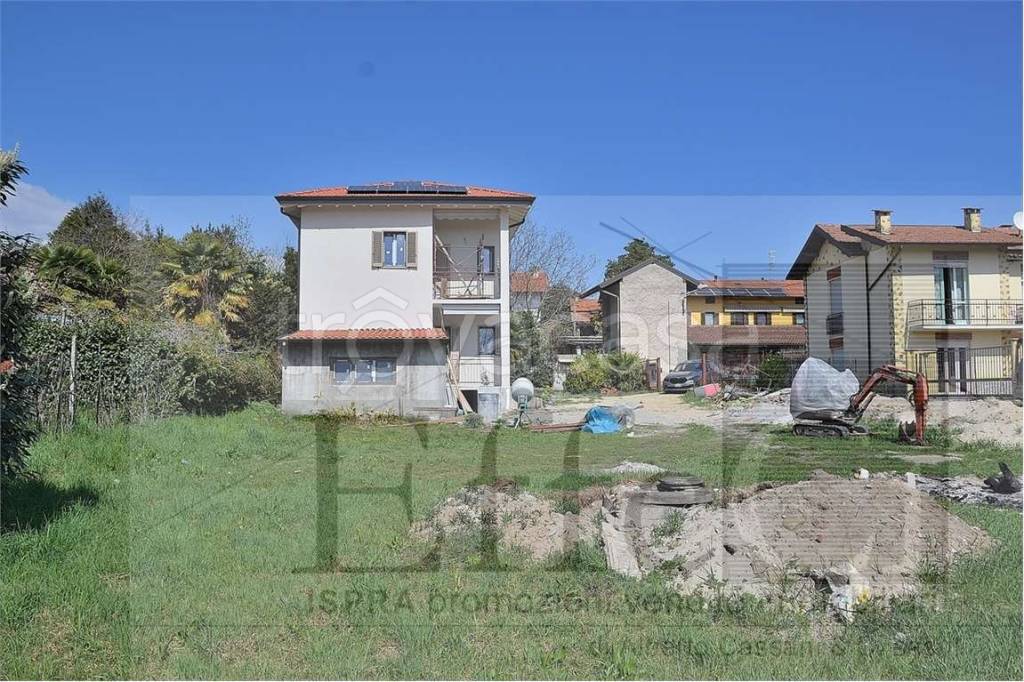 Villa in vendita ad Angera via Pra San Pietro, 5