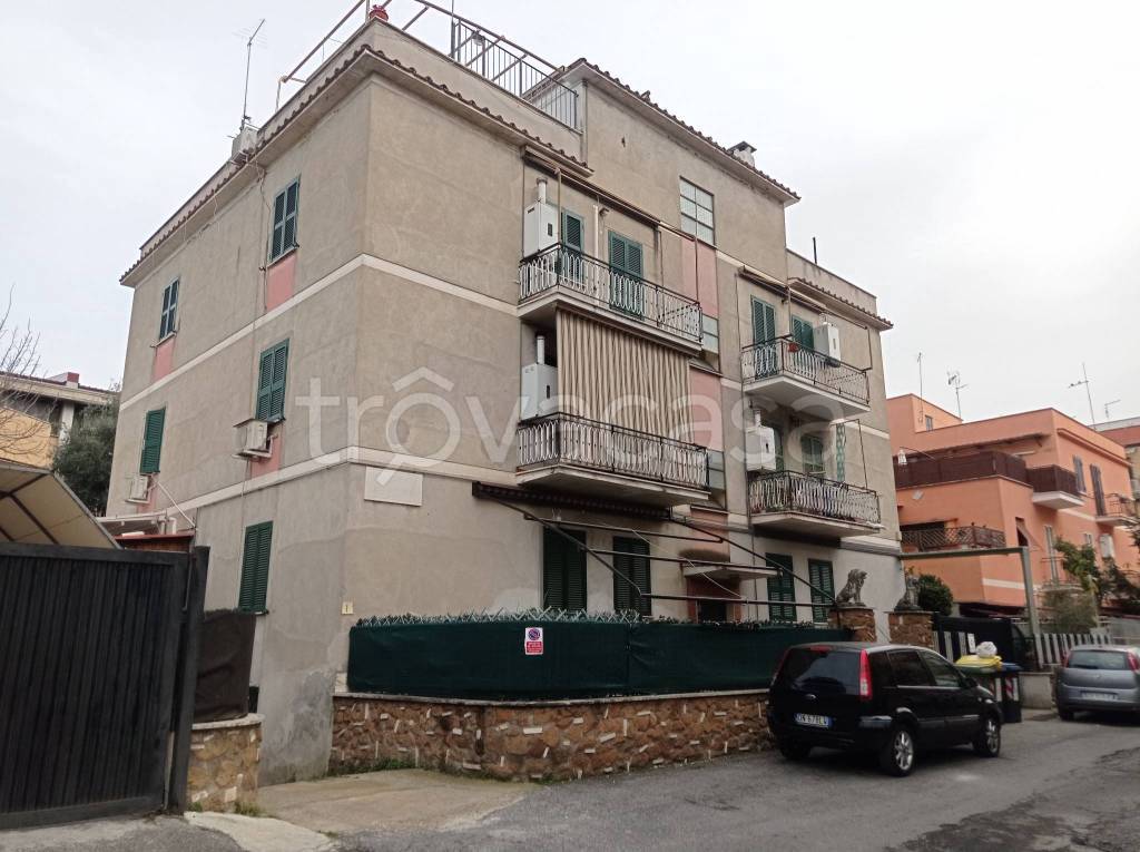 Appartamento in vendita a Roma via Alberto Fassini, 3