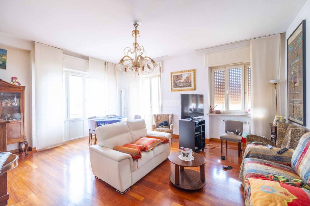 Appartamento in vendita a Novara via Giosuè Carducci