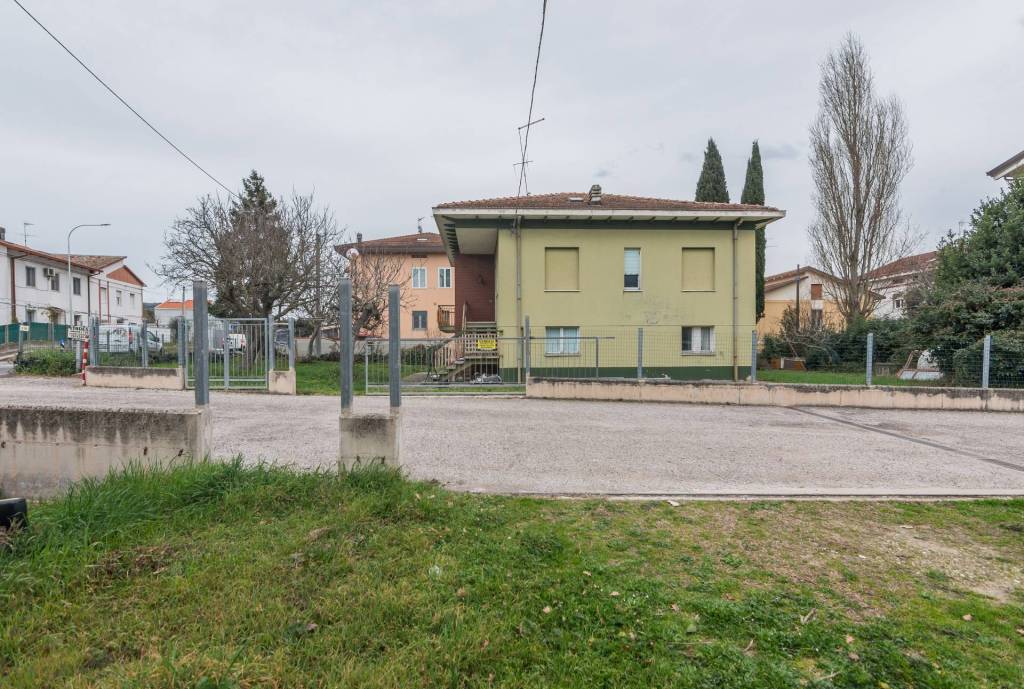 Casa Indipendente in vendita a Gabicce Mare strada Romagna