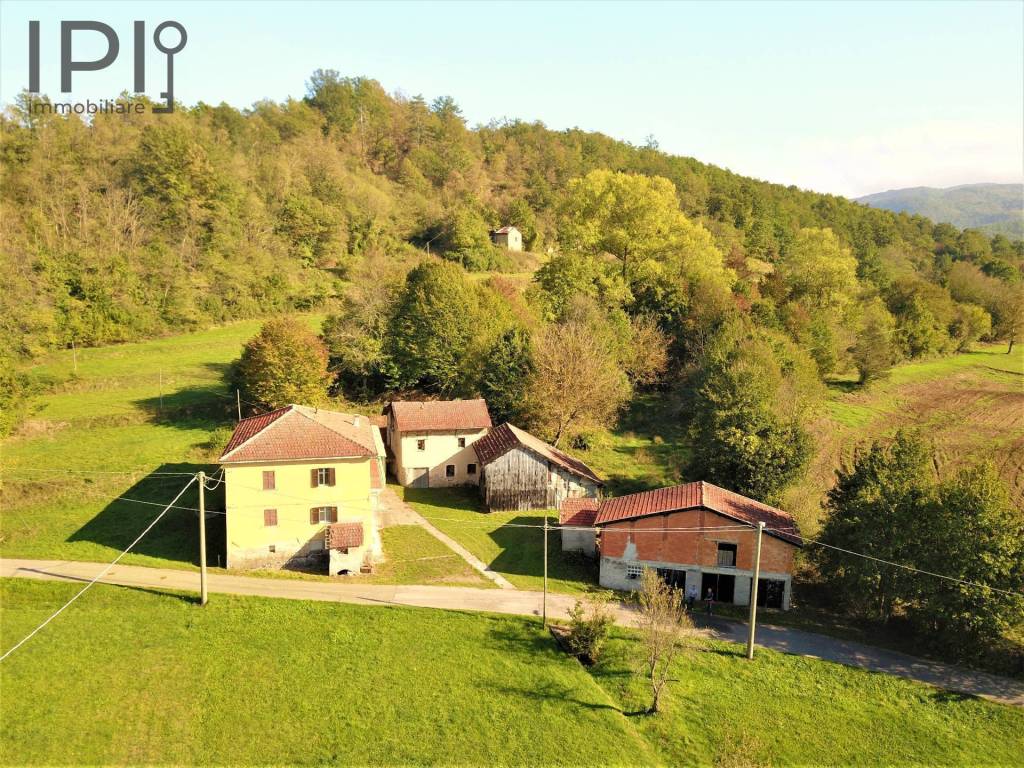 Casa Indipendente in vendita a Giusvalla loc Valla, 10