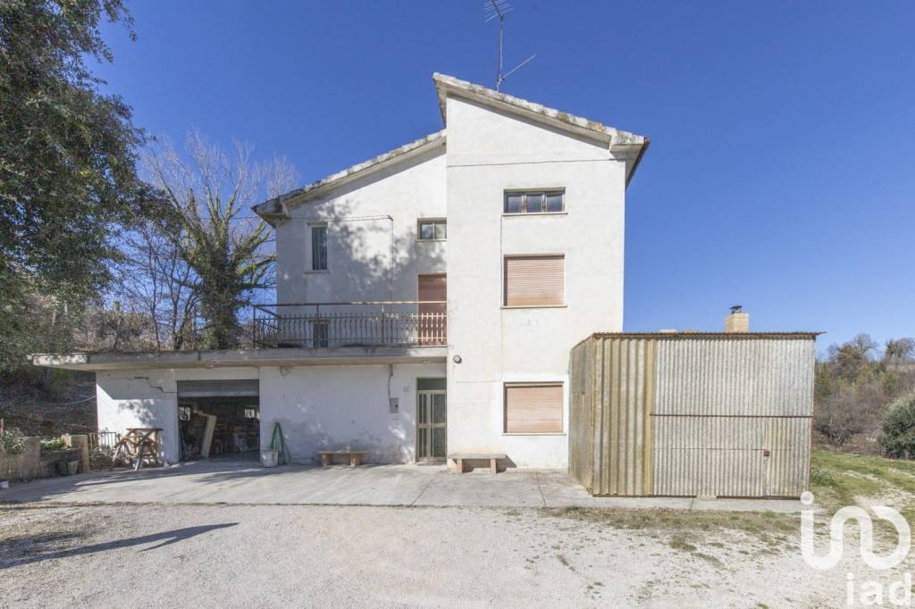 Casa Indipendente in vendita a Falerone contrada s. pietro, 6
