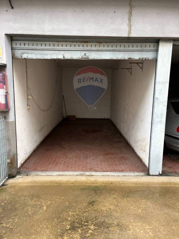 Garage in vendita a Milano via Monfalcone, 12B