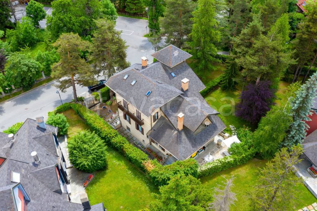 Villa Bifamiliare in vendita a Bardonecchia via Giuseppe Mazzini, 22