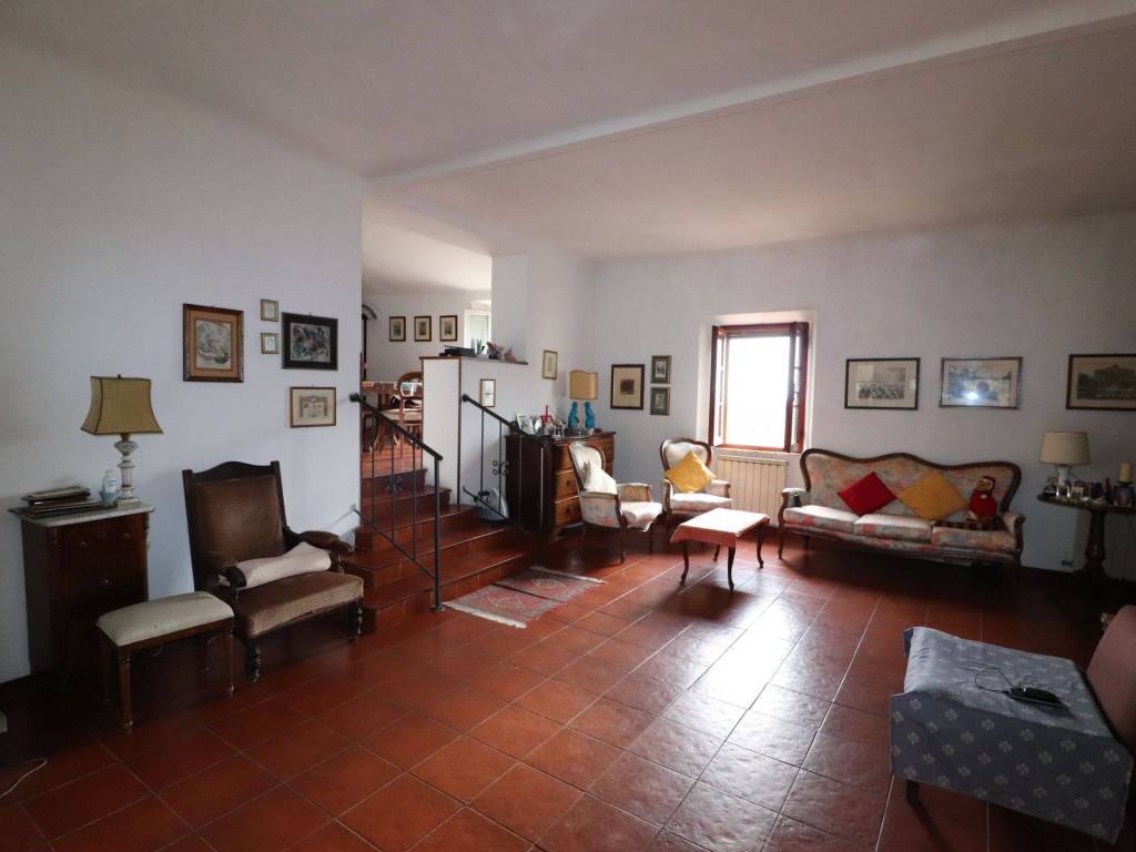 Casa Indipendente in vendita a Sovicille via Ettore Bastianini 14