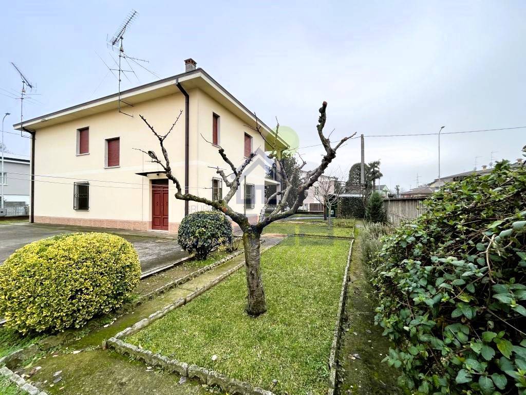 Villa in vendita ad Asola via Manzoni, 6