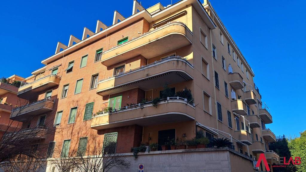 Appartamento in vendita a Roma via Giovanni Severano