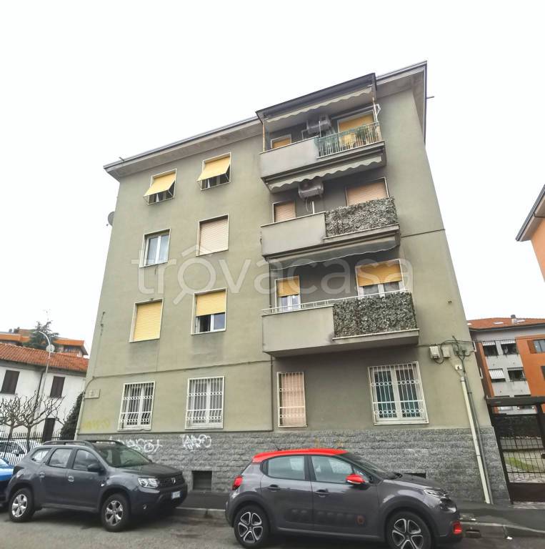 Appartamento in affitto a Monza via Liguria, 6