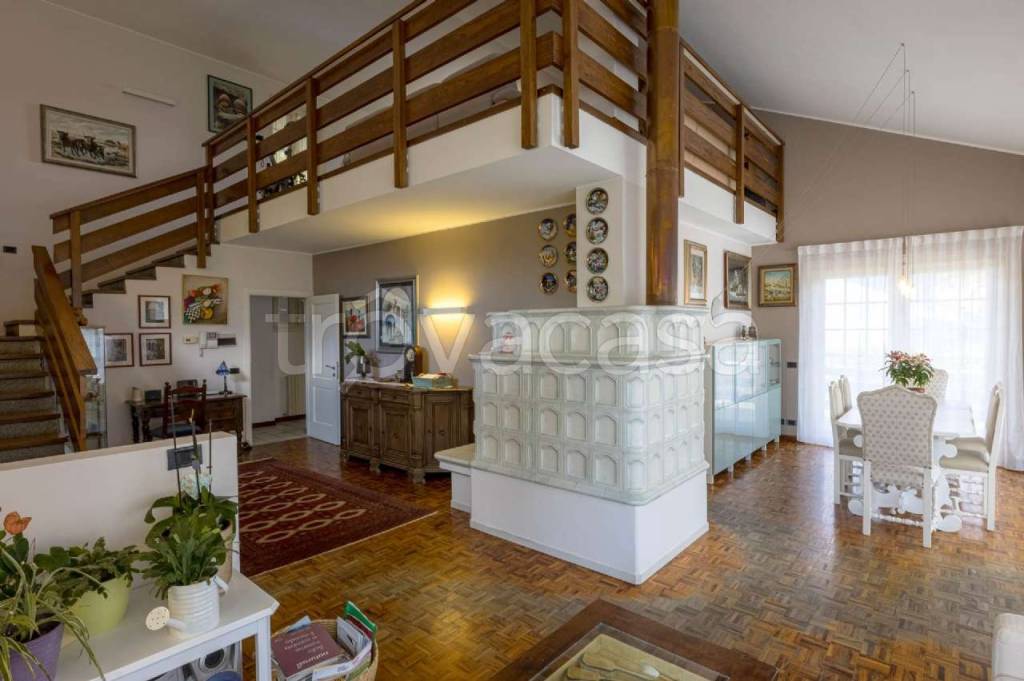 Casa Indipendente in vendita a Castione Andevenno via Vanoni