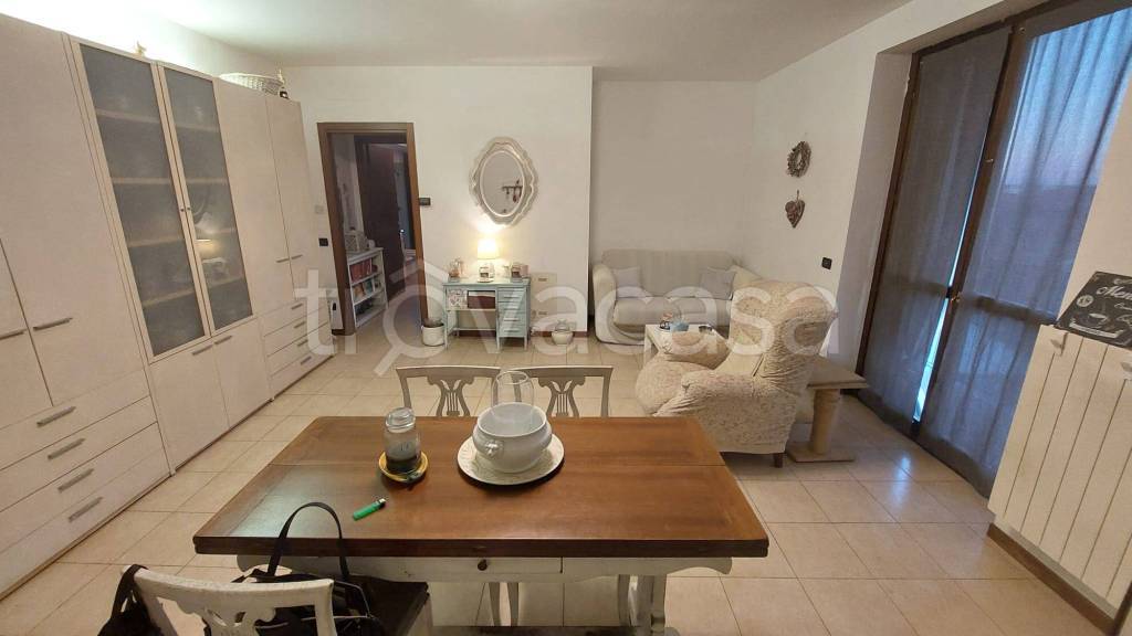 Appartamento in vendita a Vigevano via Monte Baldo, 2