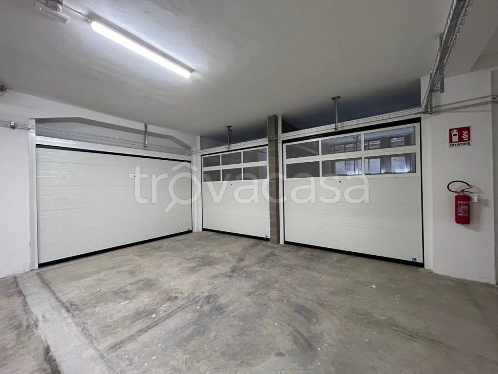 Garage in vendita a Varese via Carlo Carcano, 2