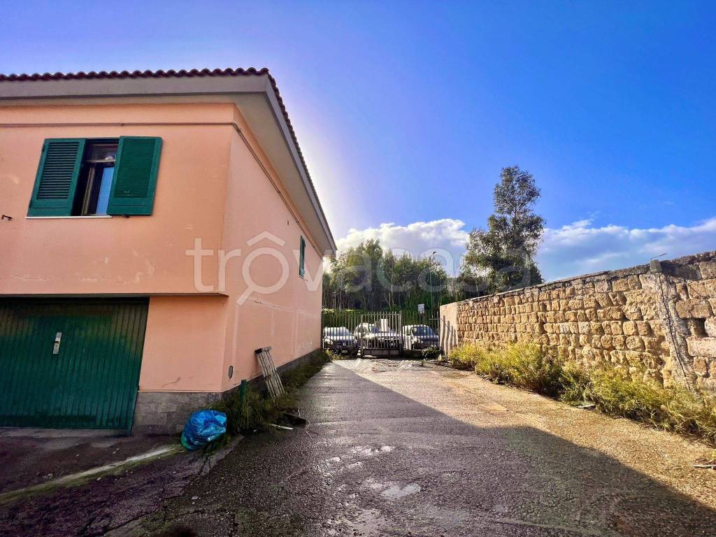 Garage in vendita a Pozzuoli via Monte Nuovo Licola Patria, 88