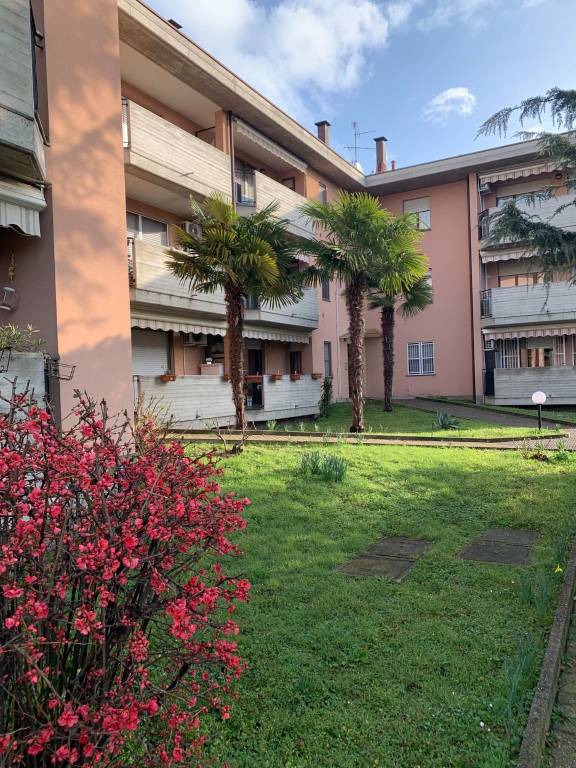 Appartamento in vendita a Garbagnate Milanese via Giovanni Falcone