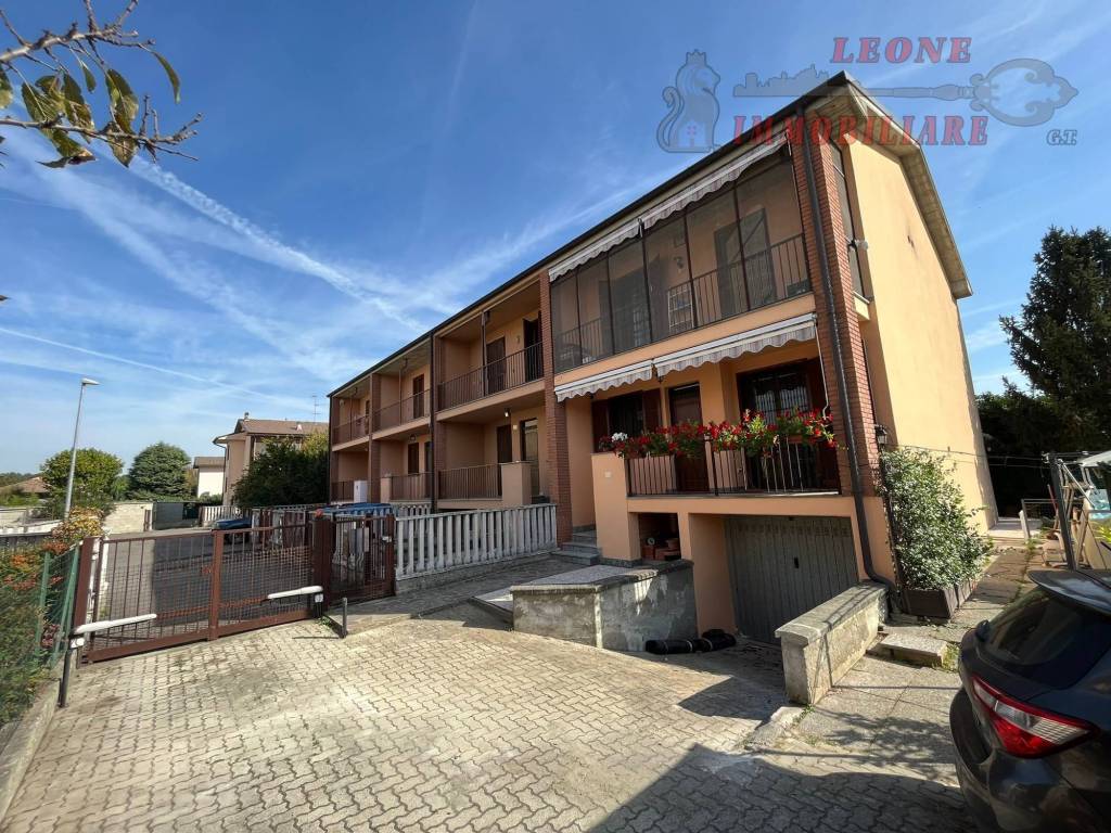 Villa a Schiera in vendita a Marzano via Gattinara, 35