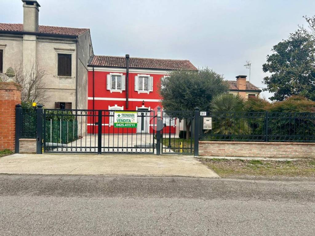 Villa a Schiera in vendita a Rovigo via Corso Del Popolo, 77