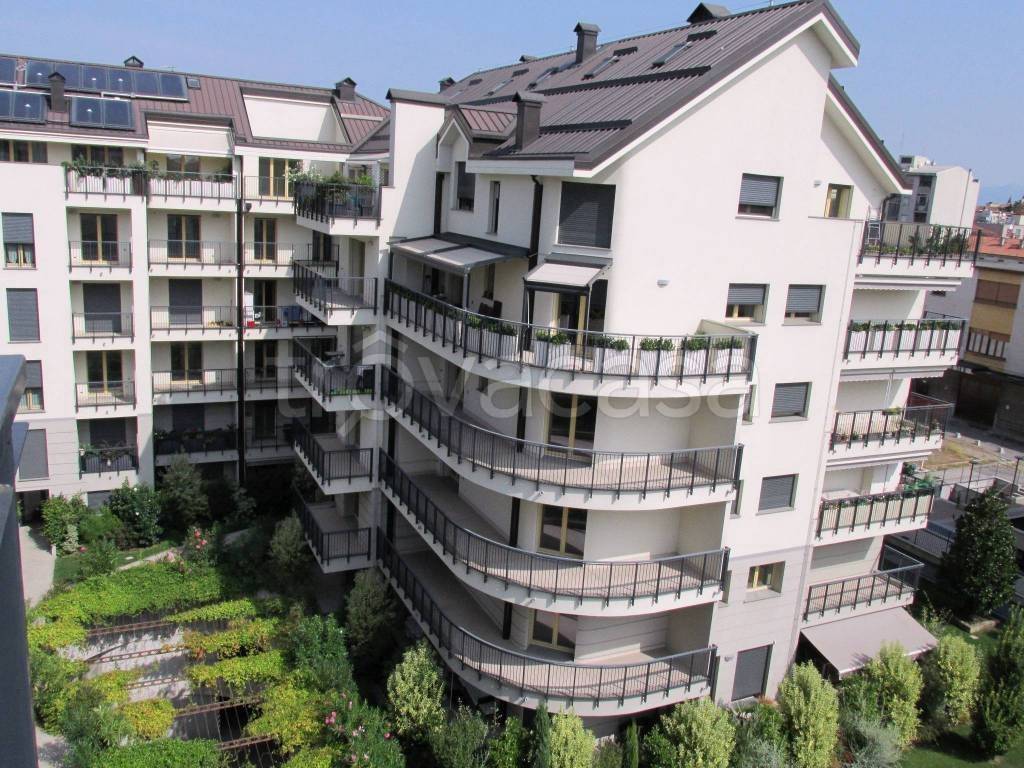 Appartamento in vendita a Monza via Magenta, 6