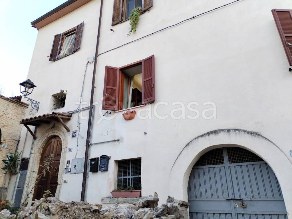 Appartamento in vendita a Fara in Sabina via del Palazzo, 20