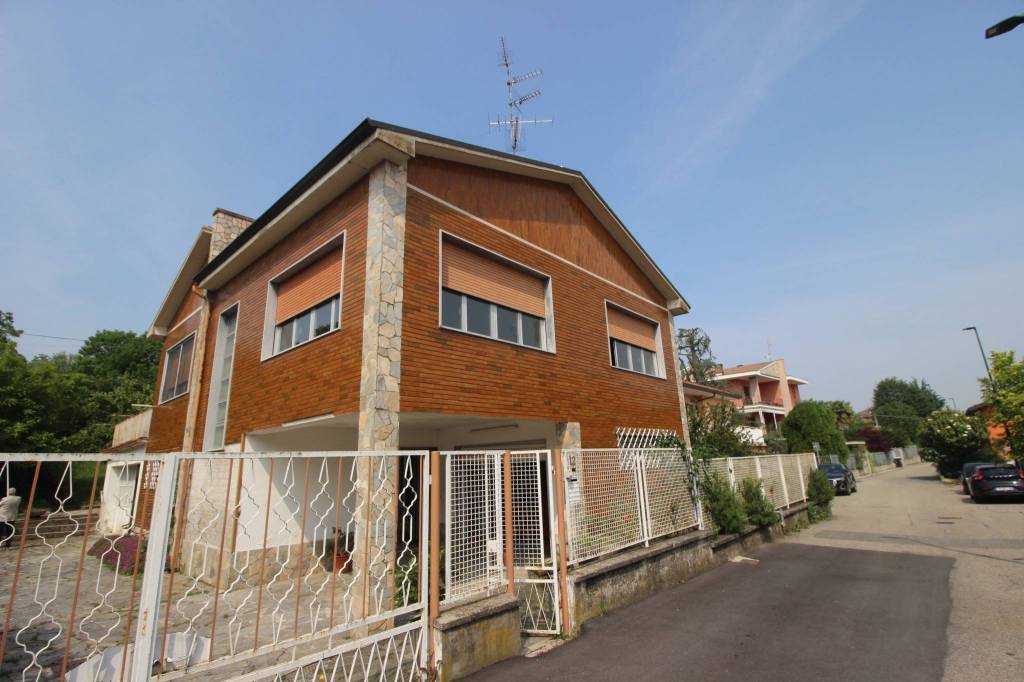 Villa in vendita a Casale Monferrato via Giosuè Carducci