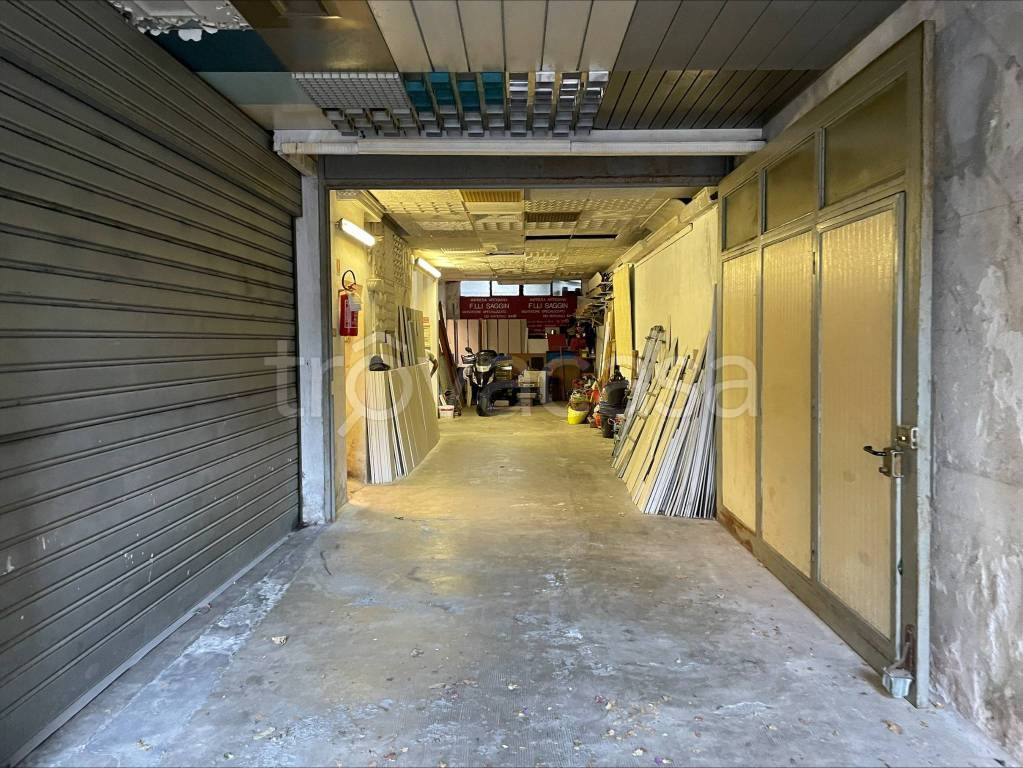 Garage in vendita a Spotorno viale Europa, 63