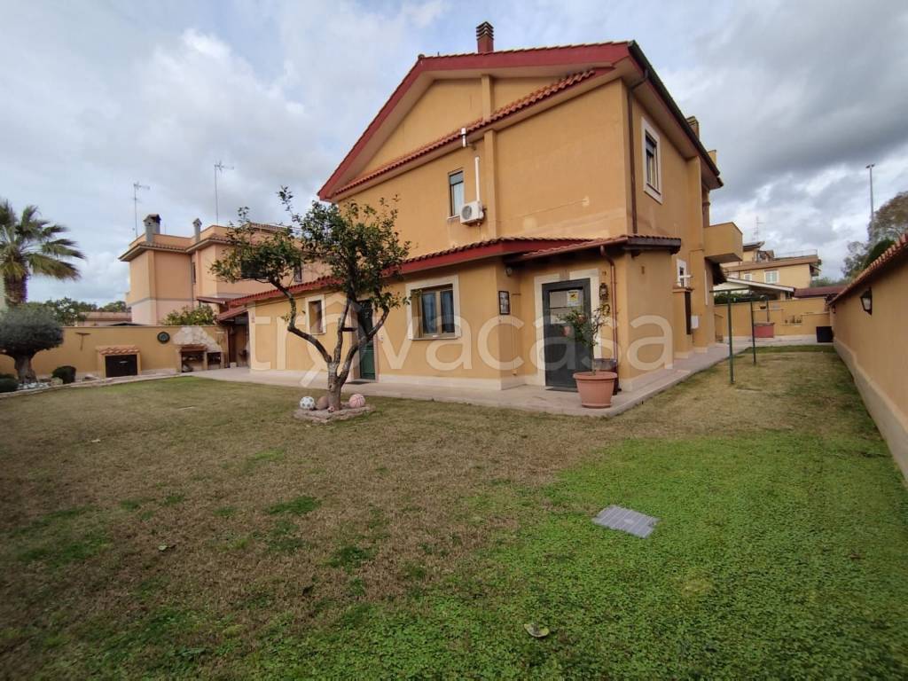 Villa in vendita a Roma via Giuseppe Pellizza