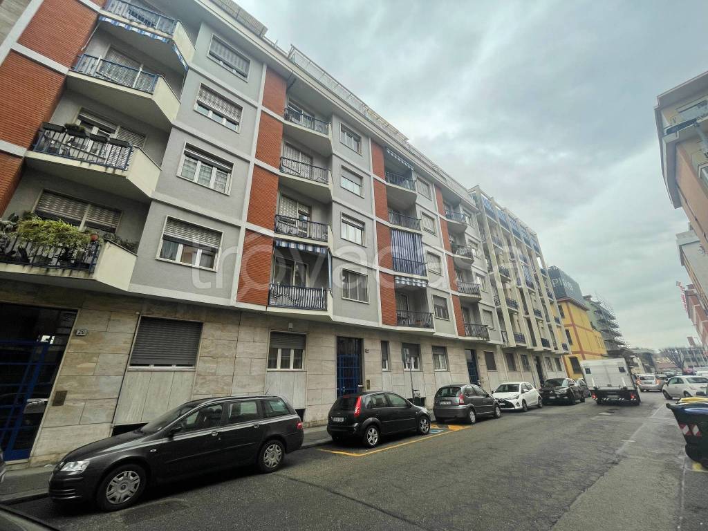 Appartamento in affitto a Torino via Carlo Pedrotti, 24
