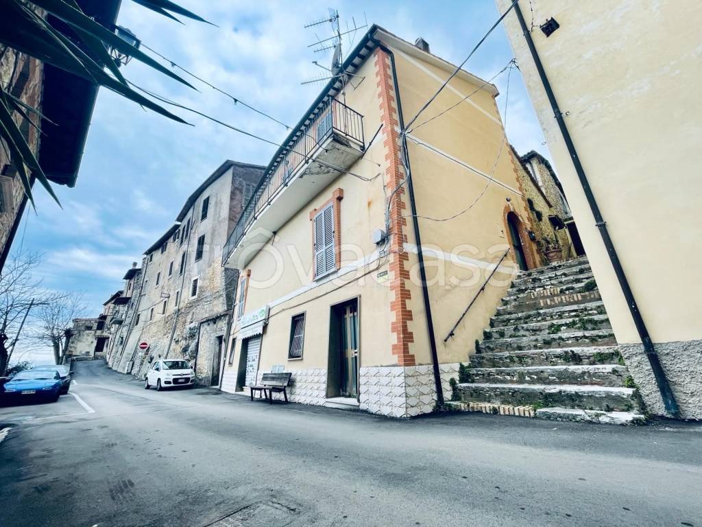 Appartamento in vendita a Casaprota largo Cavalieri di Vittorio Veneto