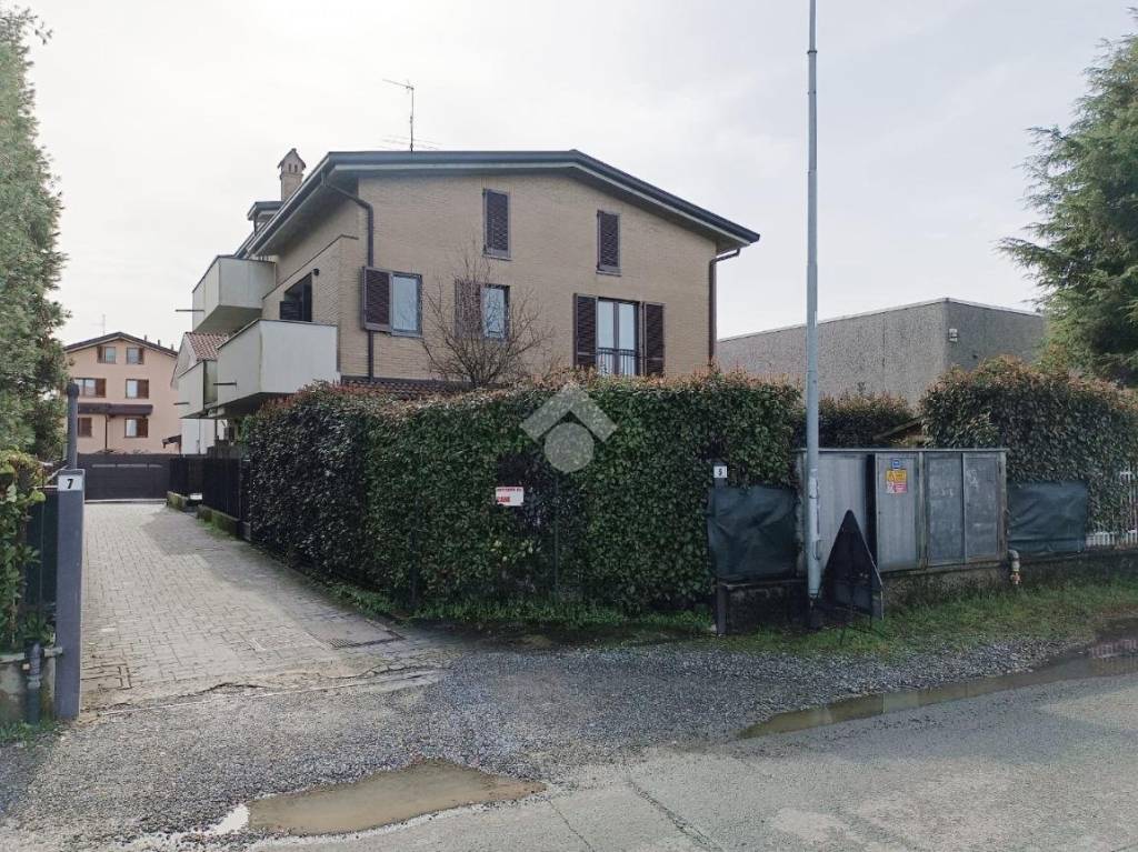 Appartamento in vendita a Lentate sul Seveso via Trieste, 5