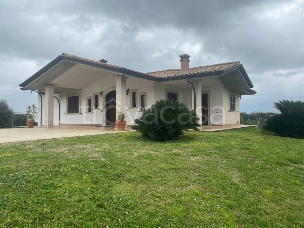 Villa in vendita a Pontinia via Appia, 04014