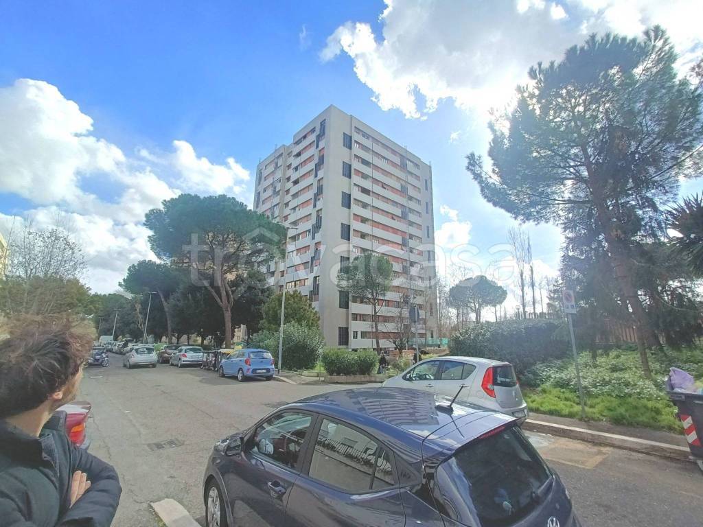 Appartamento in vendita a Roma via Ferdinando Maria Poggioli