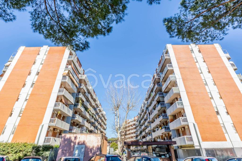Appartamento in vendita a Roma via Eudo Giulioli, 47