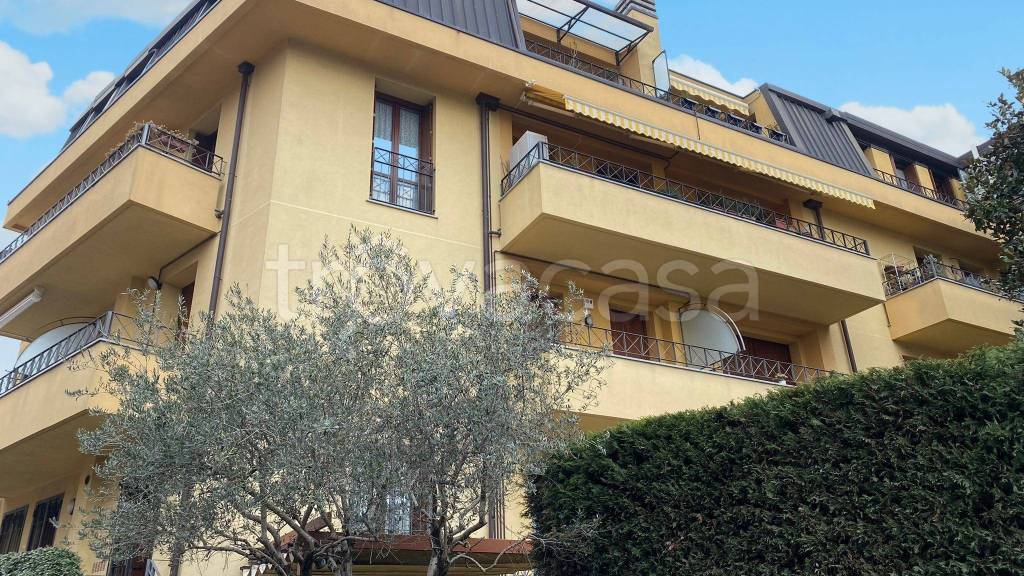 Appartamento in vendita a Meda via Cesare Battisti, 29