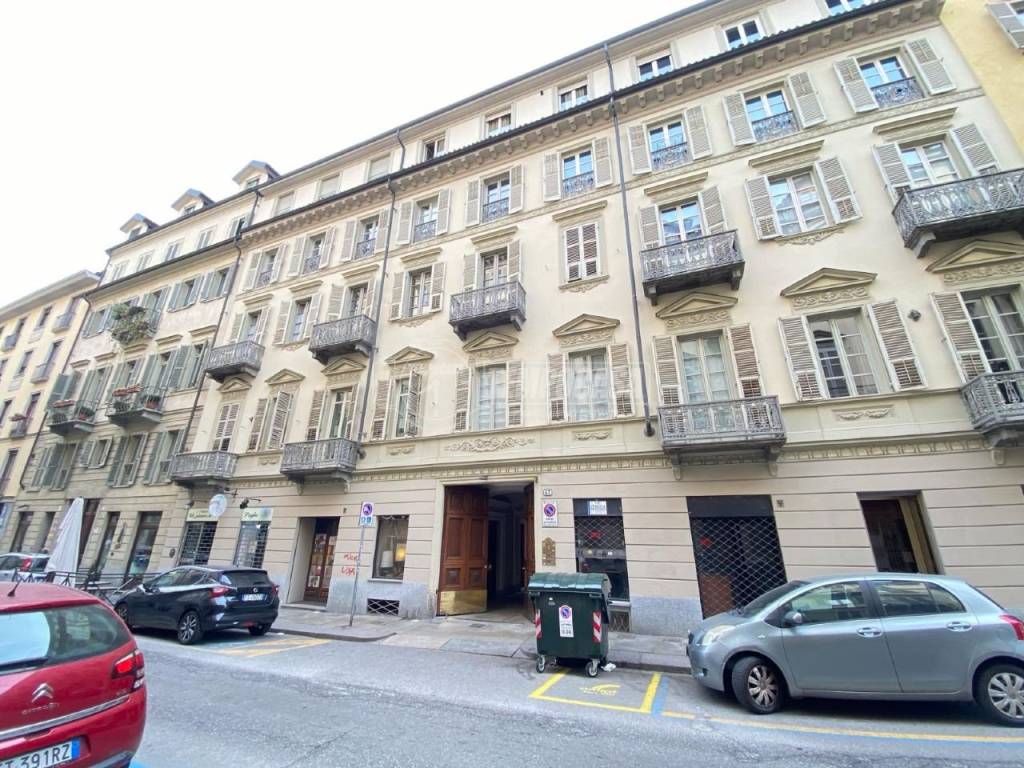 Appartamento in vendita a Torino via San Massimo 47