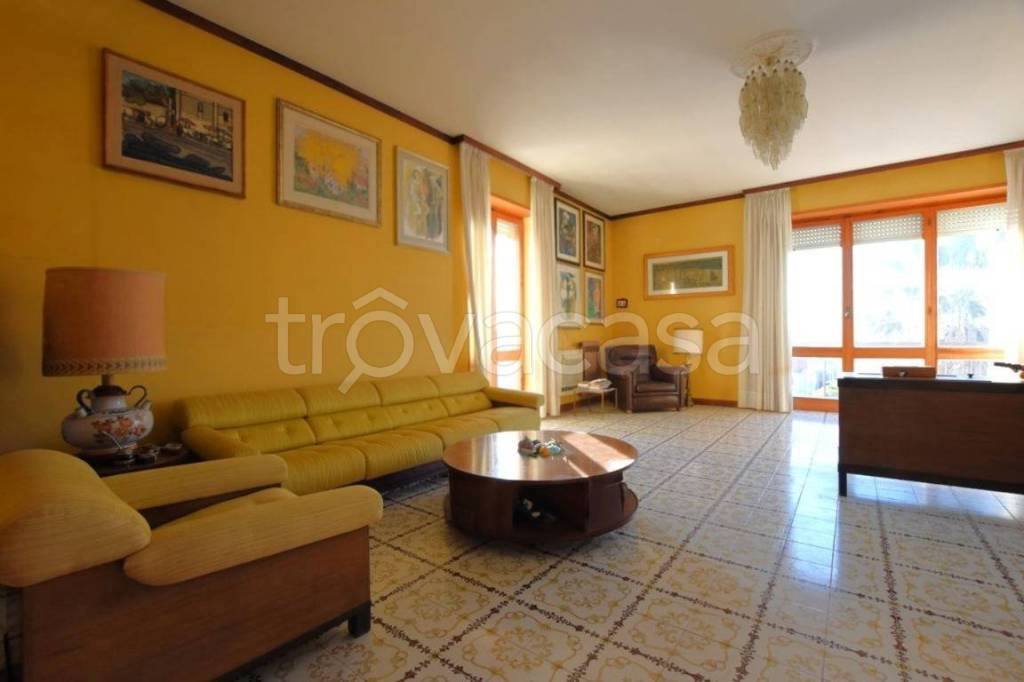 Villa Bifamiliare in vendita a Sassari via Silki, 4