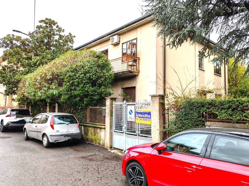 Casa Indipendente in vendita a Verona via Ca dei Recchi, 1